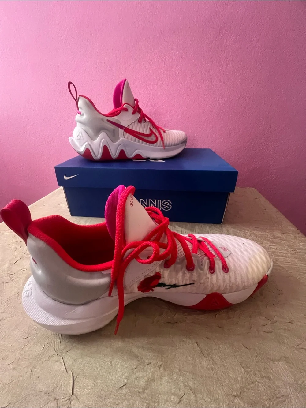 Nike Giannis Immortality 3 White Pink Basketball Shoes Men’s Size 10